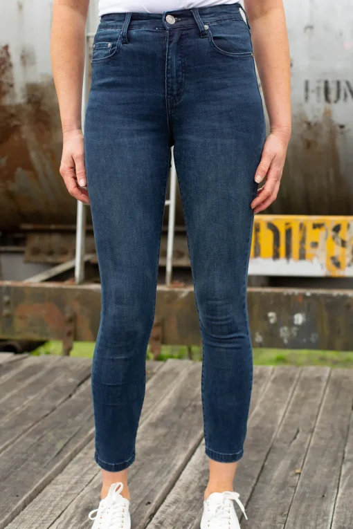 Billie Jeans in Dark Blue