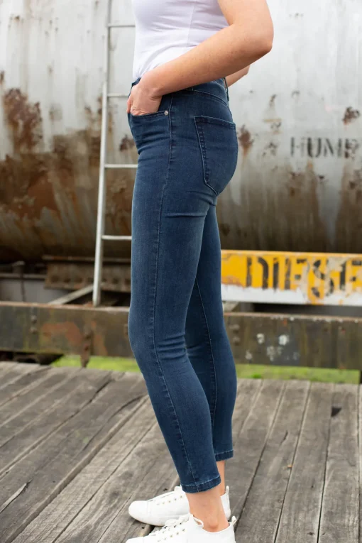 Billie Jeans in Dark Blue