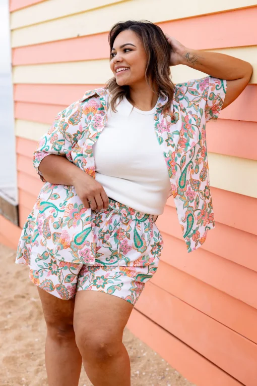 Harlow Linen Blend Shorts in Shay Paisley