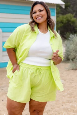 Harlow Linen Blend Shorts in Lime