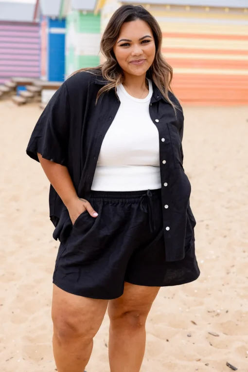 Harlow Linen Blend Shorts in Black
