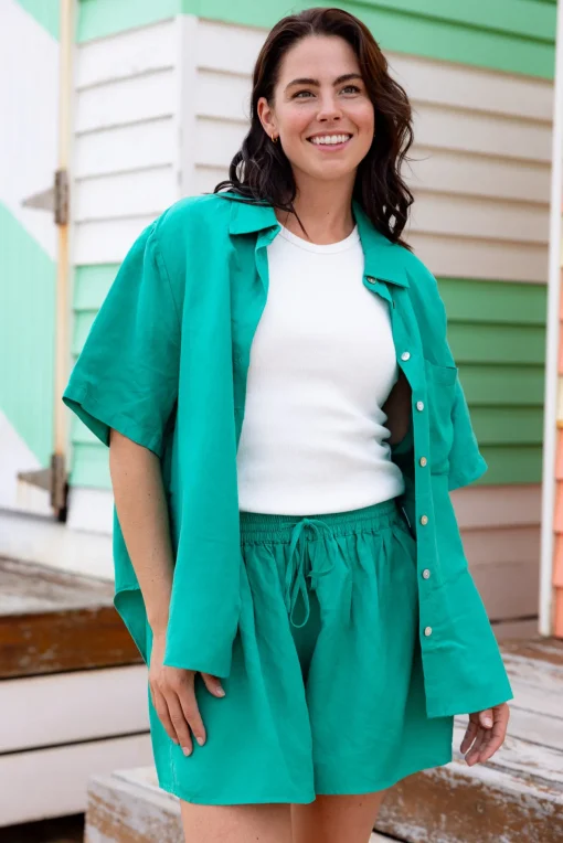 Harlow Linen Blend Shorts in Jade