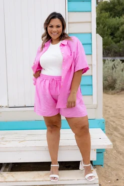 Harlow Linen Blend Shorts in Berry