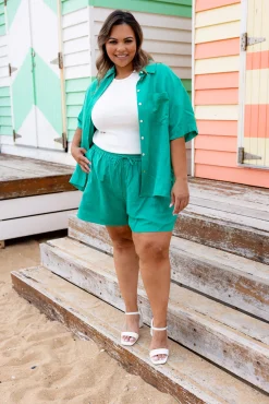 Harlow Linen Blend Shorts in Jade