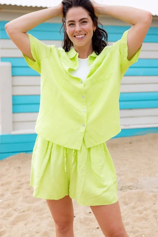 Harlow Linen Blend Shorts in Lime