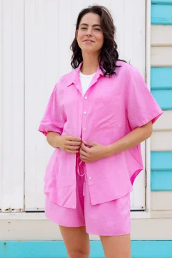 Harlow Linen Blend Shorts in Berry