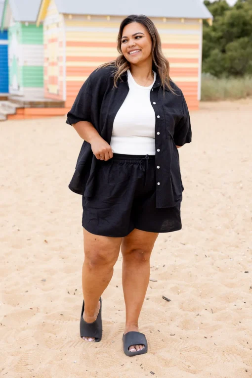 Harlow Linen Blend Shorts in Black