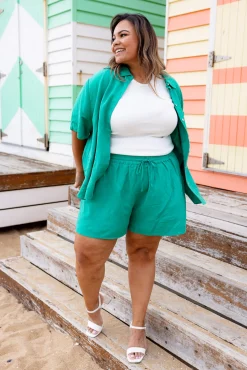 Harlow Linen Blend Shorts in Jade