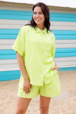 Harlow Linen Blend Shorts in Lime