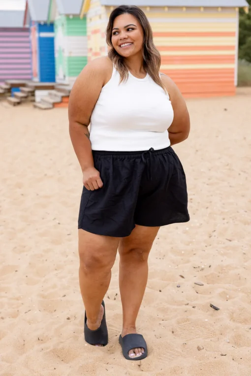 Harlow Linen Blend Shorts in Black