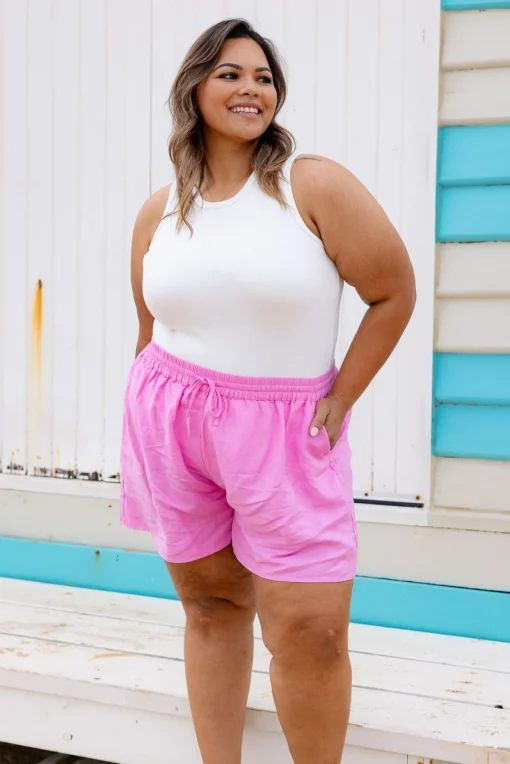 Harlow Linen Blend Shorts in Berry