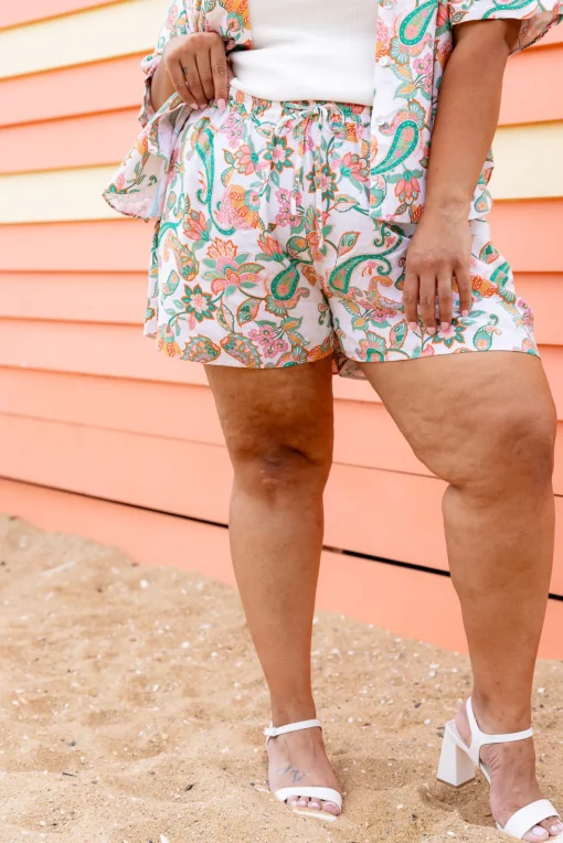 Harlow Linen Blend Shorts in Shay Paisley