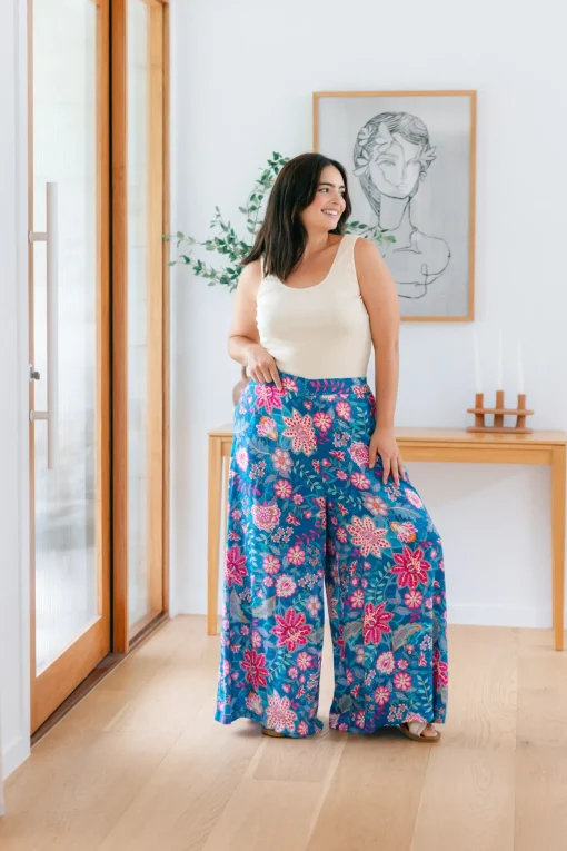 Larsa Pants in Paisley Floral