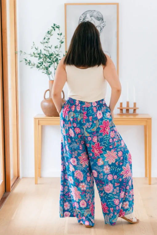Larsa Pants in Paisley Floral
