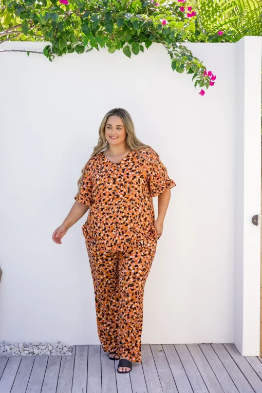 Natalie Frill Top in Brown Fleck
