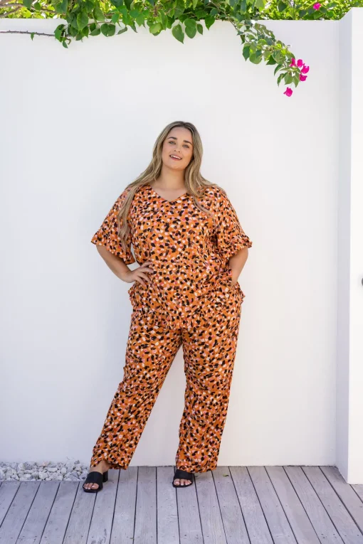 Natalie Frill Top in Brown Fleck