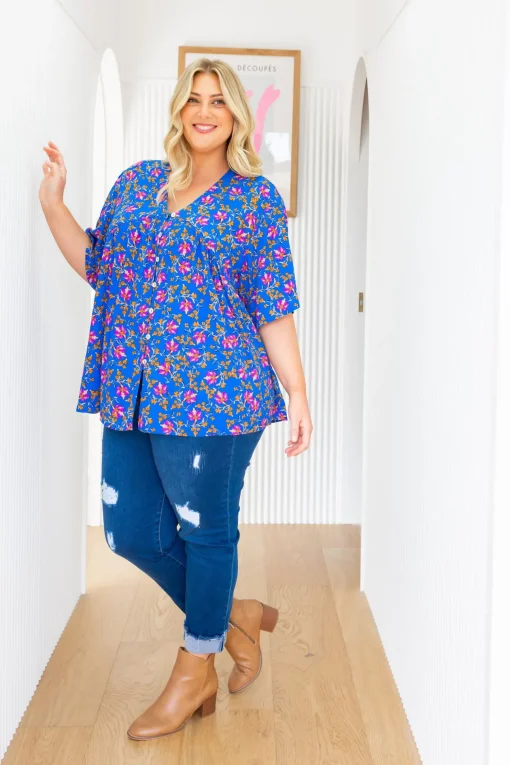Tiggy Peak Top in Winter Blooms